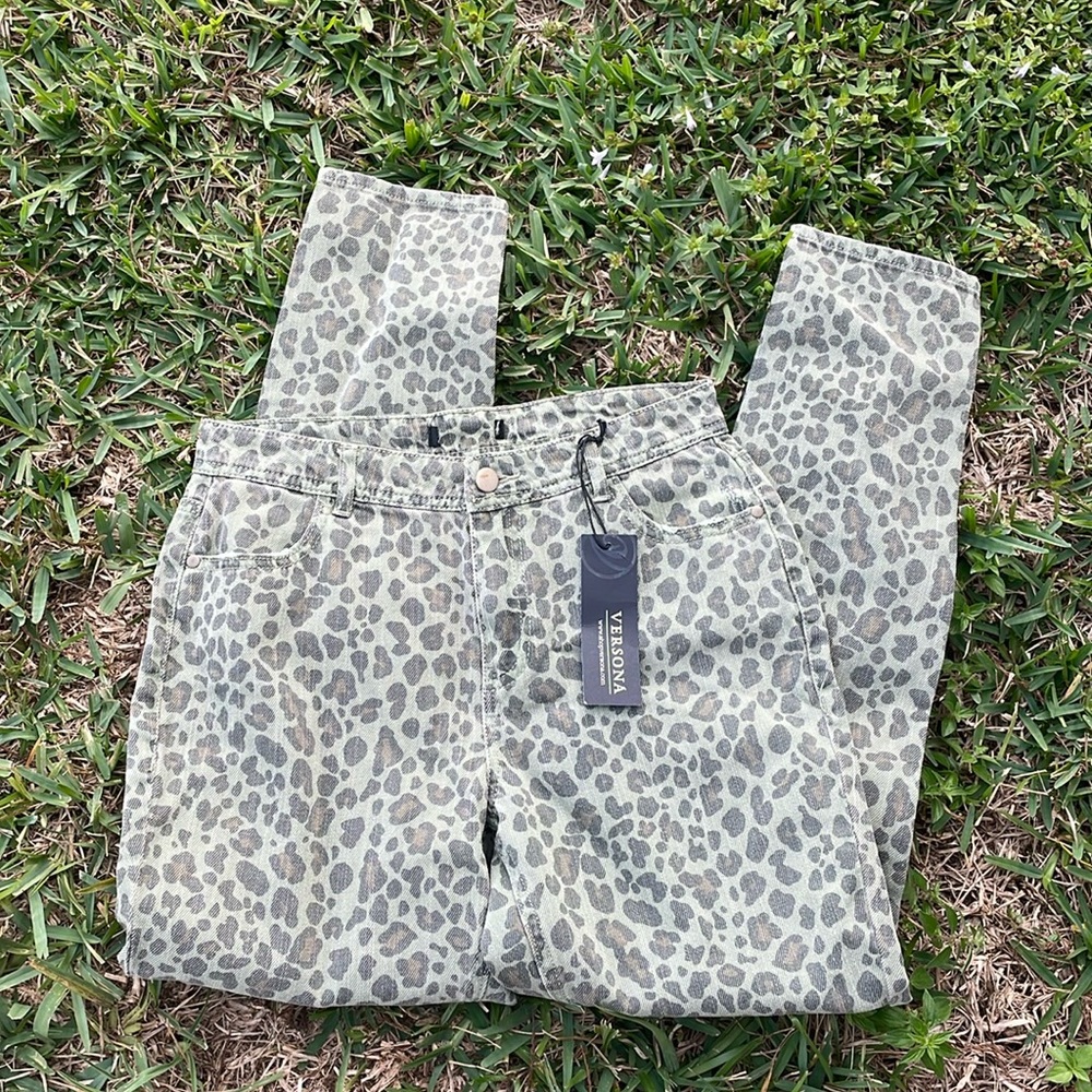 [VERSONA] “Modern” Green Leopard Jeans - Size 4 NWT